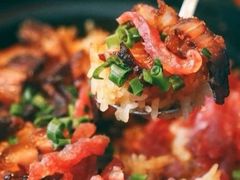 正宗广东腊肉煲仔饭-馬蘭花開(车站大道店)