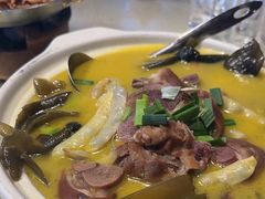 -帅巴人舅母子腊蹄民俗村