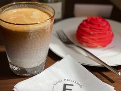 拿铁咖啡-Fridi Patisserie Cafe