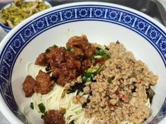 辣肉面加鸡毛菜-沪西老弄堂面馆(定西路店)