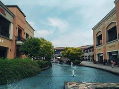 -奥特莱斯停车场