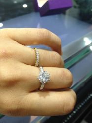 -威德钻石-克拉钻大本营(南京东路店)