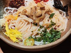 玉溪凉米线-雲說·花(西宸天街店)