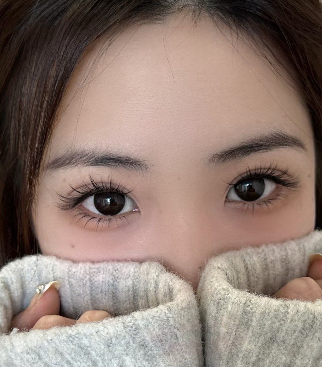 做了美睫后,每次发朋友圈照片,都会收到很