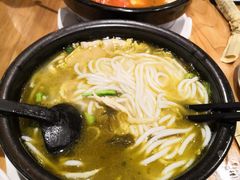 -花馬肆.云南过桥米线(汉神购物广场现场熬汤店)