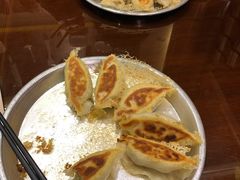 芹菜牛肉锅贴-姜家味锅贴小海鲜