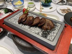 吊烧牛舌-红鼎豆捞·非遗鲍皇汤火锅(宝丰路店)