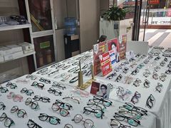 -零度眼镜·宝视友·蔡司依视路(吾悦花街店)