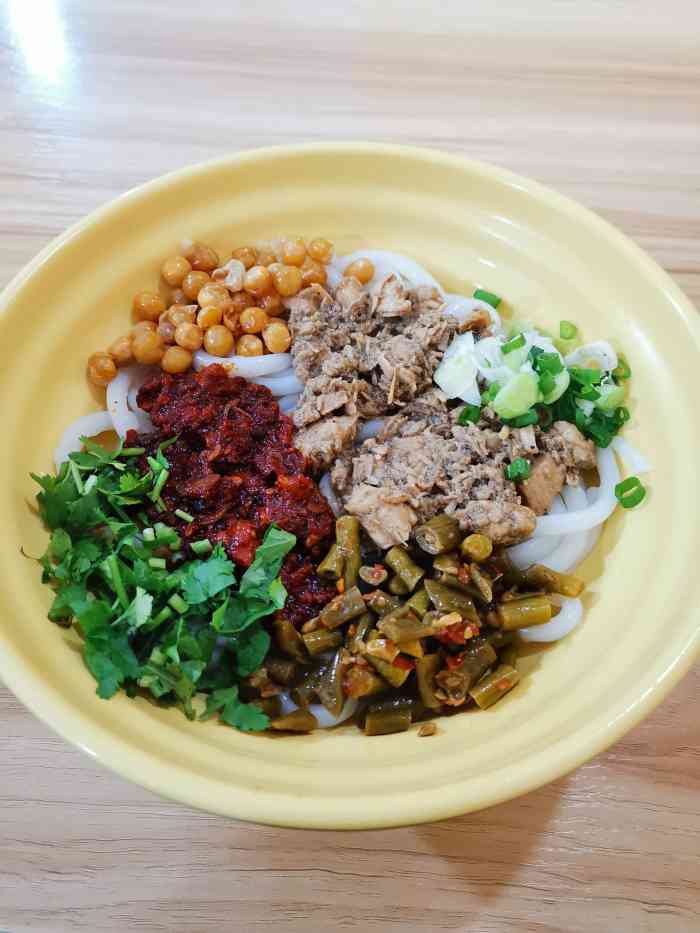 吴佳拌米粉-"「牛肉拌米粉」我吃的牛肉拌米粉,牛肉和米.