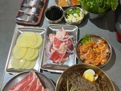 -围炉肉舍•炭烤活鳗•丹东海鲜烤肉(步行街店)