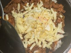 石锅温泉蛋辣牛肉芝士饭-沼津港精致料理·寿喜烧·烧鸟(龙湖南桥天街日料榜单店)