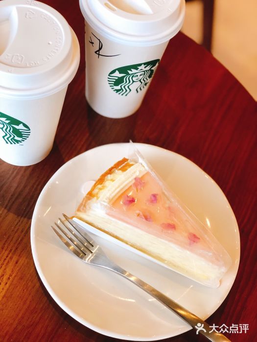 星巴克(万象城办公楼店)玫瑰千层蛋糕图片
