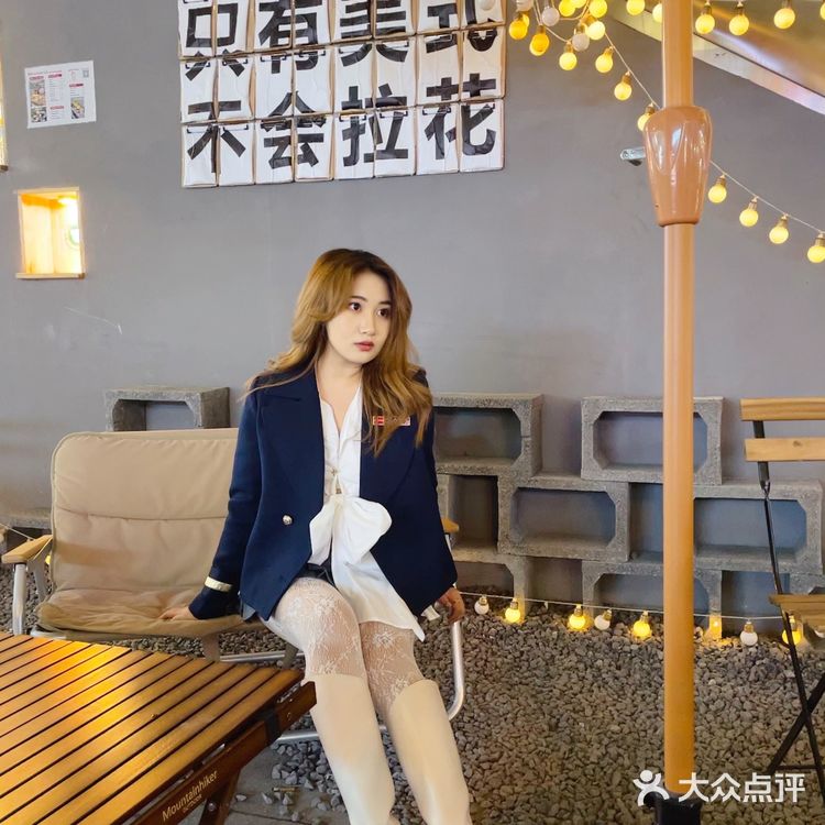 来新都汇逛逛 看到这个氛围感极佳的咖啡店