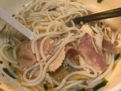 -昆明朗威酒店(昆明站火车站双桥夜市风情街店)