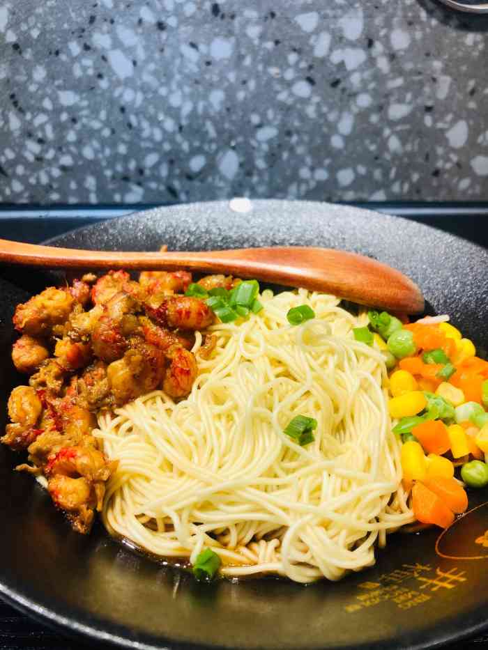 贡梅蟹粉拌面(苏州金鹰店)-"位于新区金鹰的地下一层,是停车的时候看
