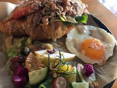 芝士金枪鱼太阳蛋可颂-251#coffee roasters(沿河东路店)