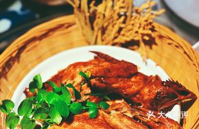 Crispy Skin Chicken with Oil Pouring