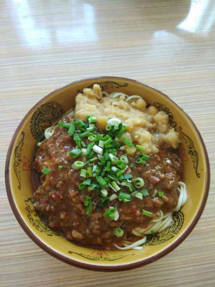 正宗麻哥面-"在附近办事,随便找了家苍蝇馆子吃面,没想.