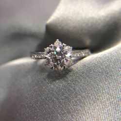 -威德钻石-克拉钻大本营(南京东路店)