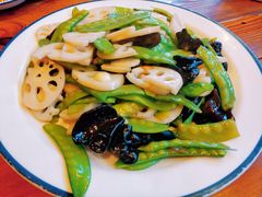 -闯关东东北农家菜(崂山石老人店)