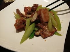 芥兰炒脆猪肉-食肆&Fourteen(武林夜市店)