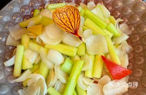 Stir-Fried Lily Bulbs with Bamboo Shoots