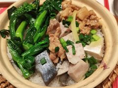 金鲳鱼拼土猪肉饼煲仔饭-华记煲仔华·煲仔饭(市桥易发店)