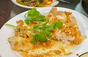 Garlic-Flavored Boiled Chicken