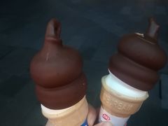 巧克力双球脆皮甜筒-DQ·蛋糕·冰淇淋(五角场万达店)
