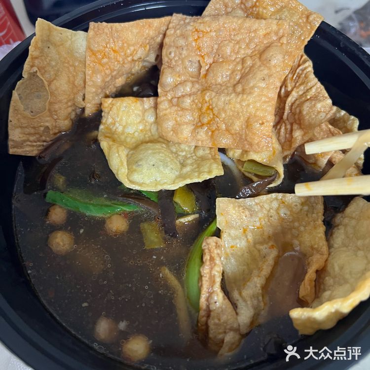 这家螺蛳粉里竟然有这么大的螺蛳！