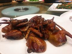 红烧水润乳鸽-稻香酒家·33年老字号·港式粤菜(富邦中心店)