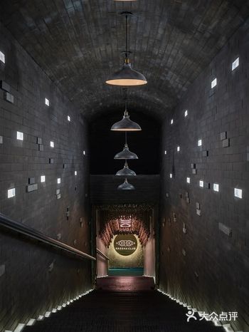 中西文化碰撞形成的丰富空间