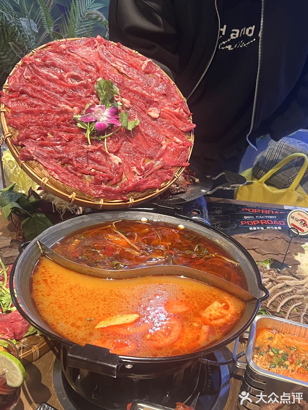 和姐妹来破路边提前过圣诞🎄🧑‍🎄咯