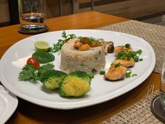 -Chom Cafe and Restaurant