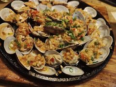 铁板花甲-何师烧烤·香辣蟹·川菜·30年老品牌(太古里旗舰店)