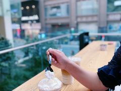 陨石厚乳拿铁-瑞幸咖啡(大都会东方广场店)