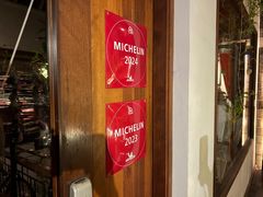 -Cuc Gach Quan Restaurant