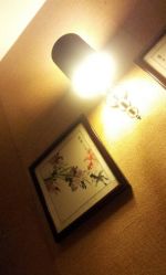 我躺下后看到的墙上的灯和画-法国安杰玛SPA会所