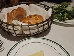 餐前包-Wolfgang’s Steakhouse 沃夫冈牛排馆(上海白玉兰广场店)