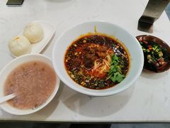 -李与白包子铺(桐梓林店)