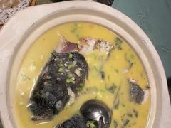 -帅巴人舅母子腊蹄民俗村