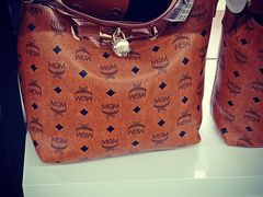 -优衣汇服装批发城(隆和小商品城店)