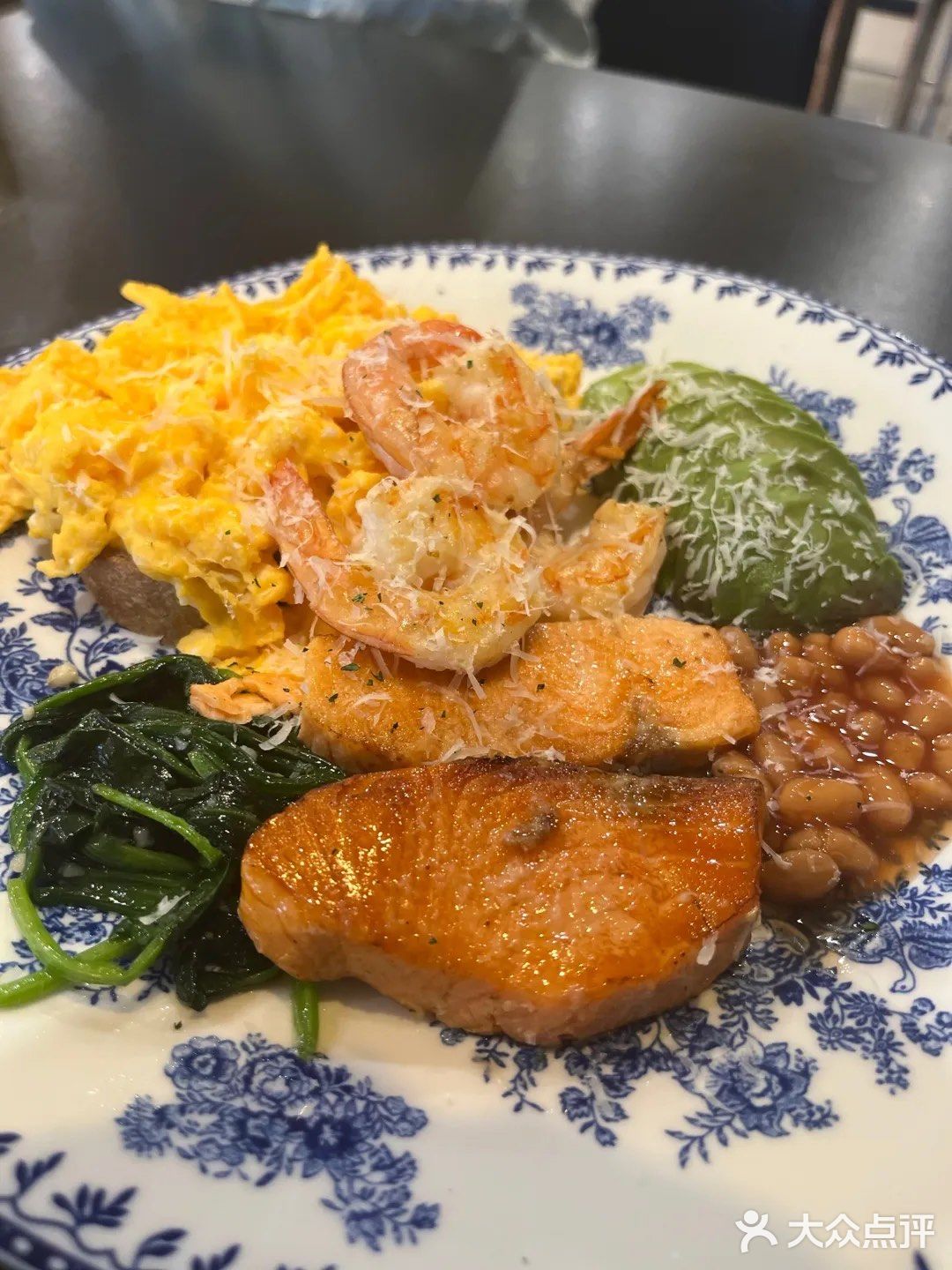 在国王冰室吃到了惊喜的汉堡和松饼冰淇淋