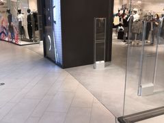 -URBAN REVIVO(七宝领展广场店)