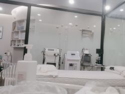 -苗方清颜专业祛痘·皮肤管理