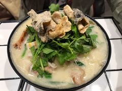 黄金炸鱼渔汁米线-肥汁米蘭香港米线(长宁来福士店)