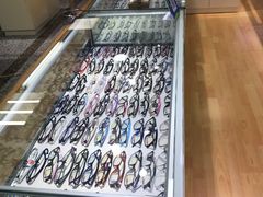 -三叶眼镜城(八佰伴店)