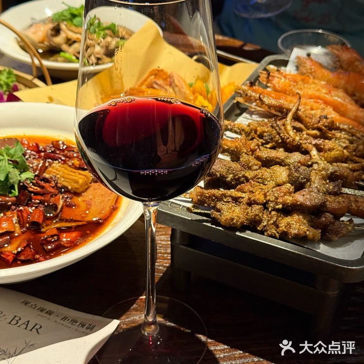 周末聚会首选！超惬意酒馆还能看球赛！