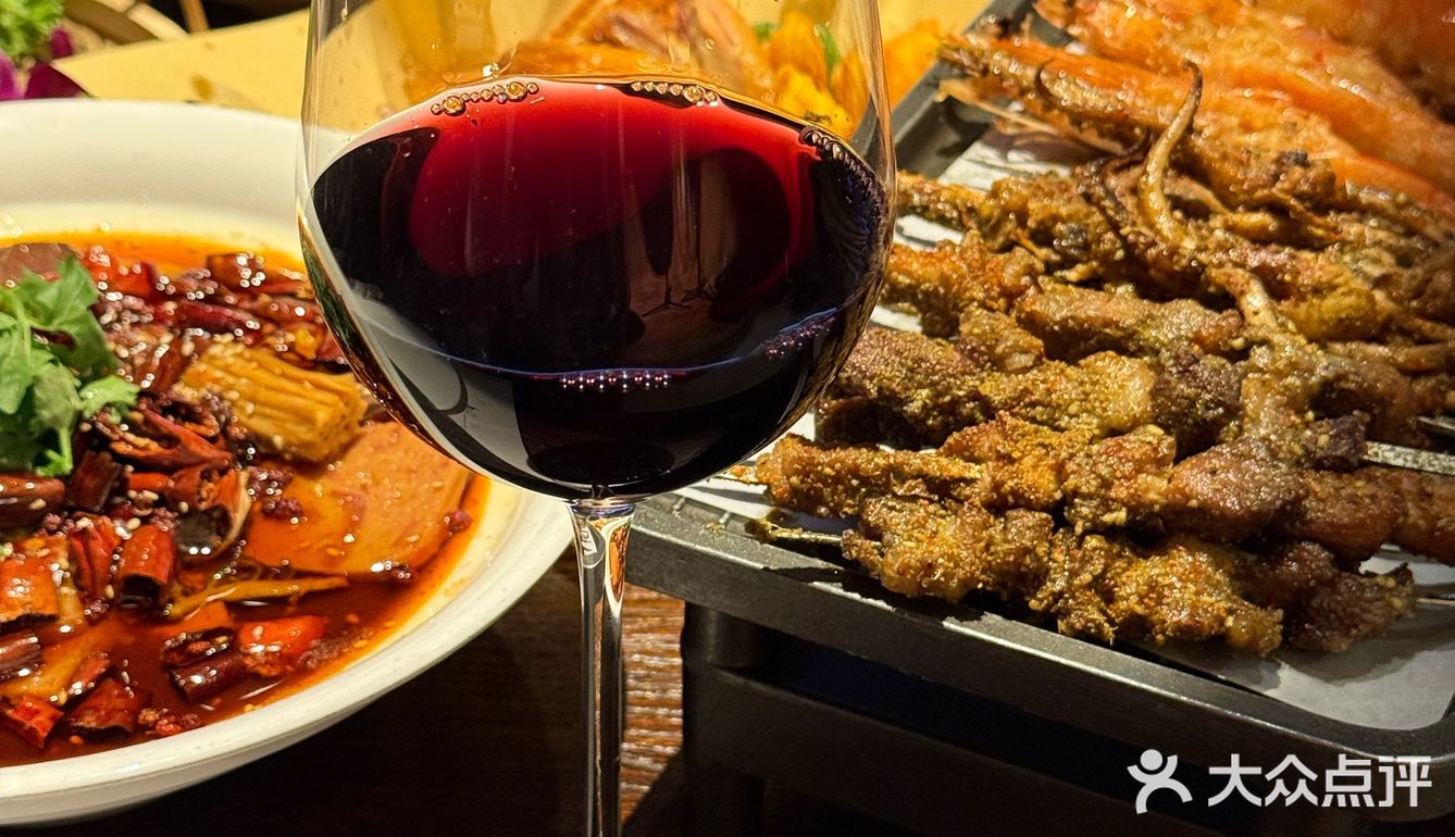 周末聚会首选！超惬意酒馆还能看球赛！