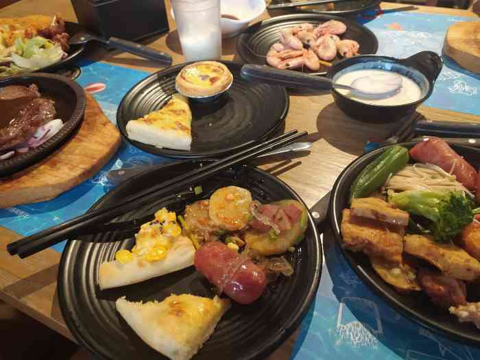 牛排王自助餐厅(恒隆广场店)-"[薄荷]环境:那天晚上有别人聚餐 喝酒.